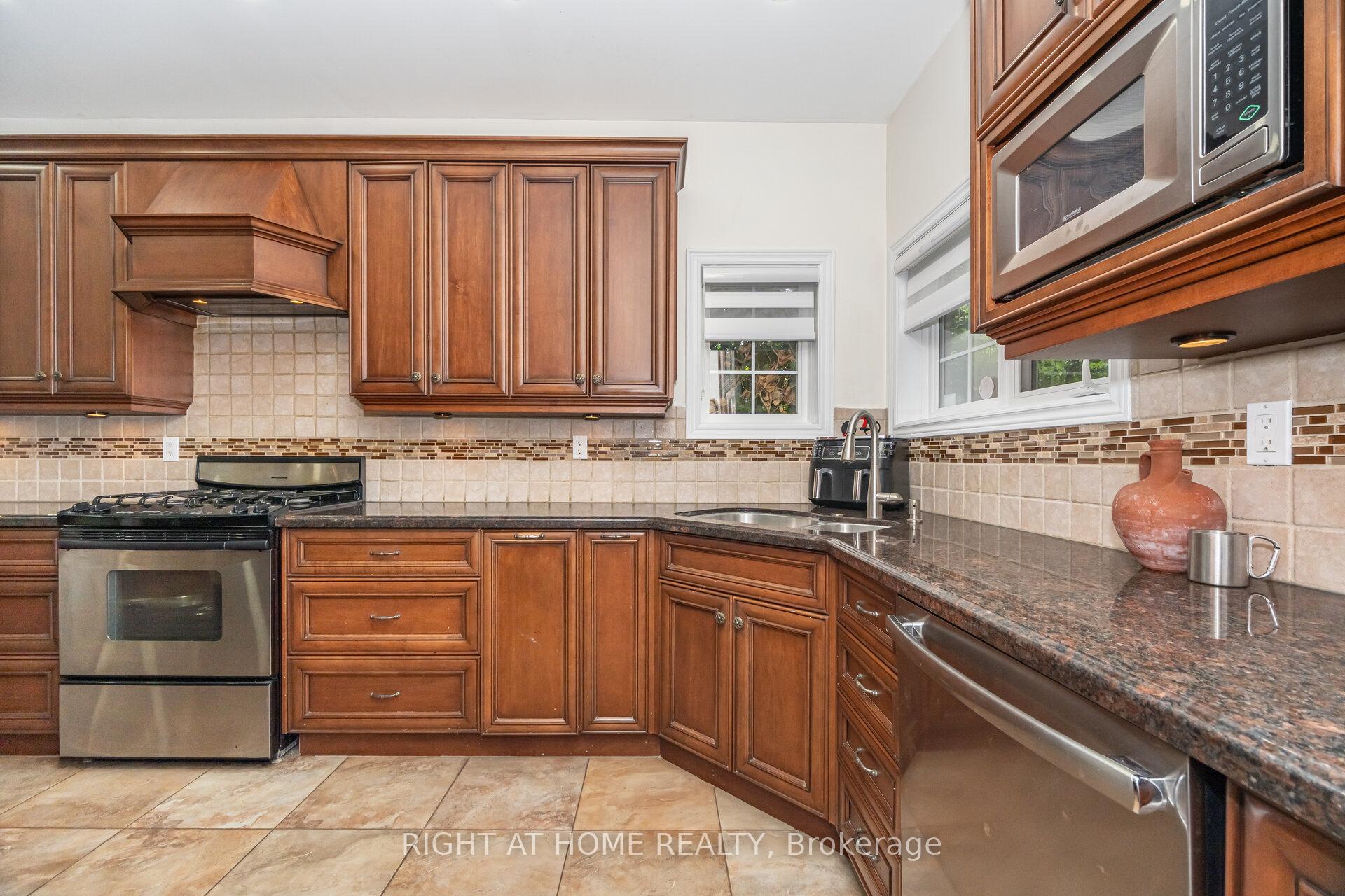 Photo 6 of 2 Melrose Gardens, Brampton, Snelgrove — HOMEH