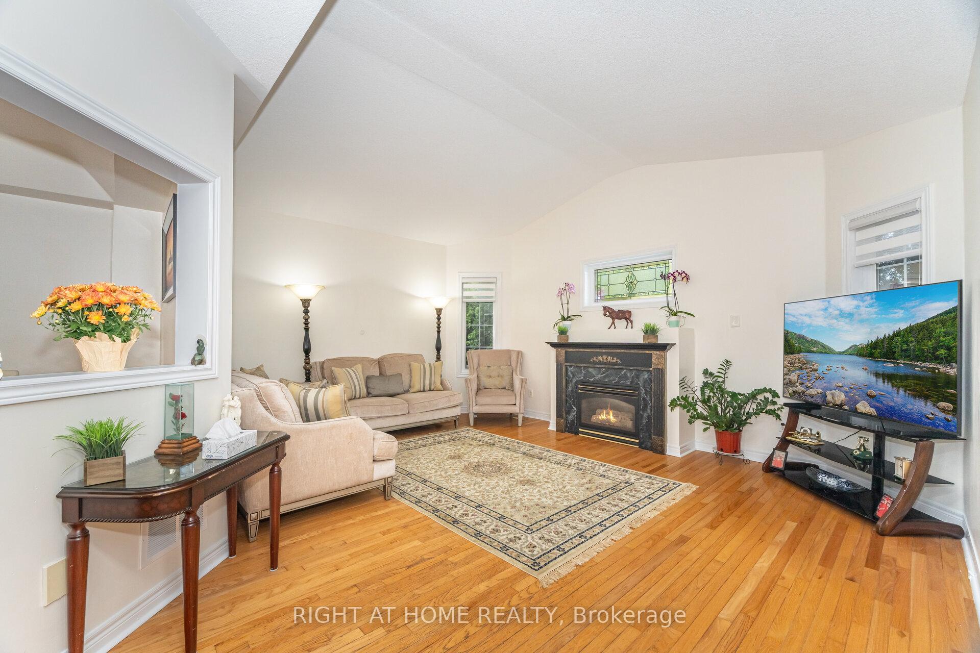 Photo 15 of 2 Melrose Gardens, Brampton, Snelgrove — HOMEH