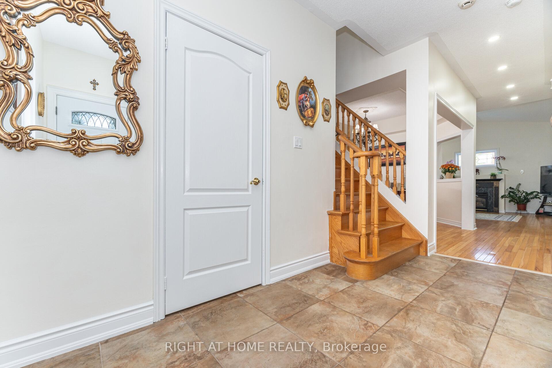 Photo 18 of 2 Melrose Gardens, Brampton, Snelgrove — HOMEH