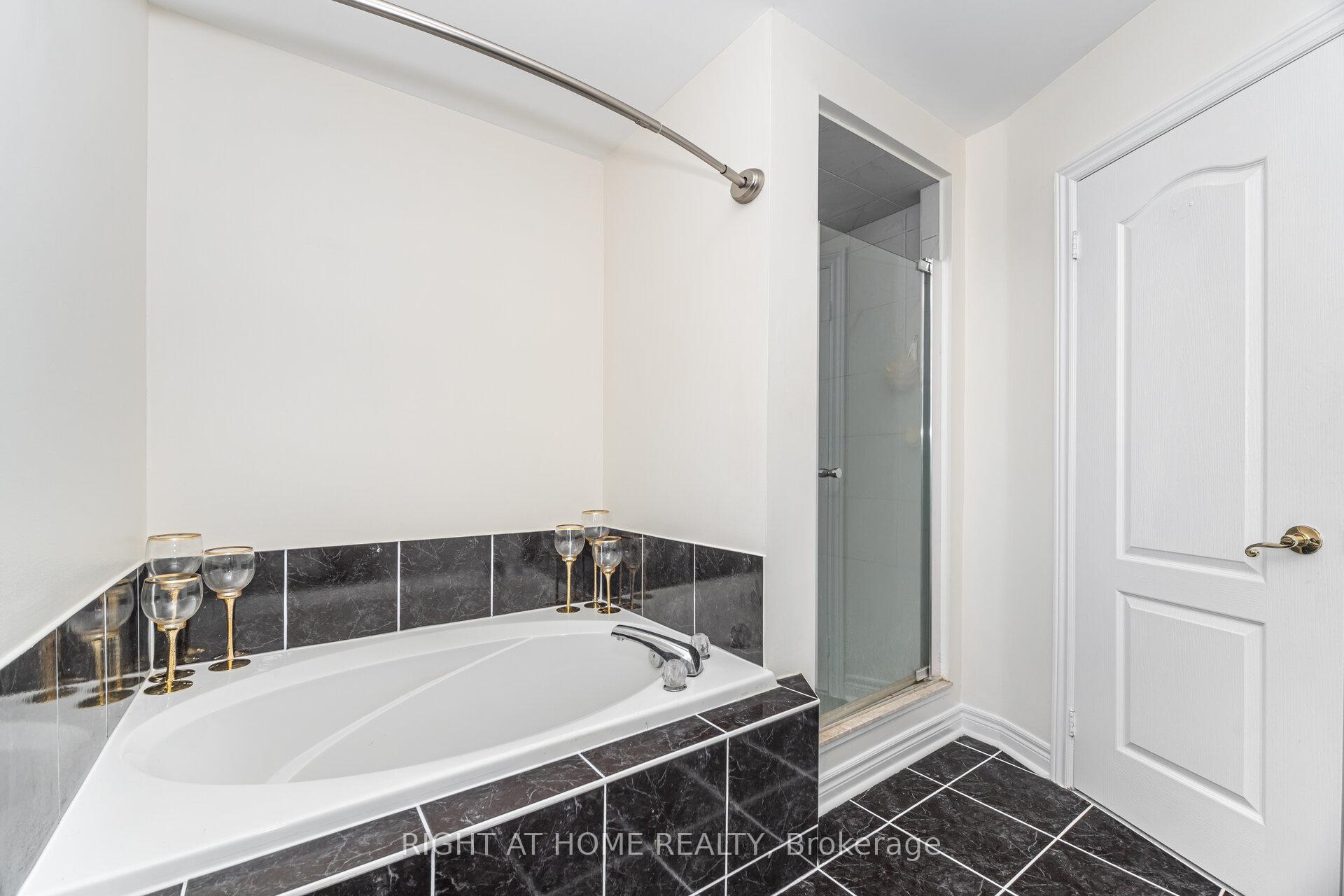 Photo 23 of 2 Melrose Gardens, Brampton, Snelgrove — HOMEH