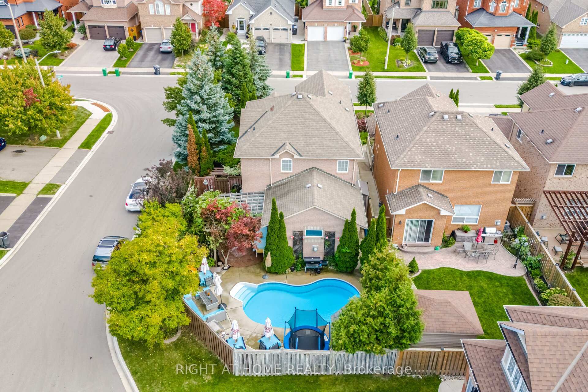Photo 48 of 2 Melrose Gardens, Brampton, Snelgrove — HOMEH