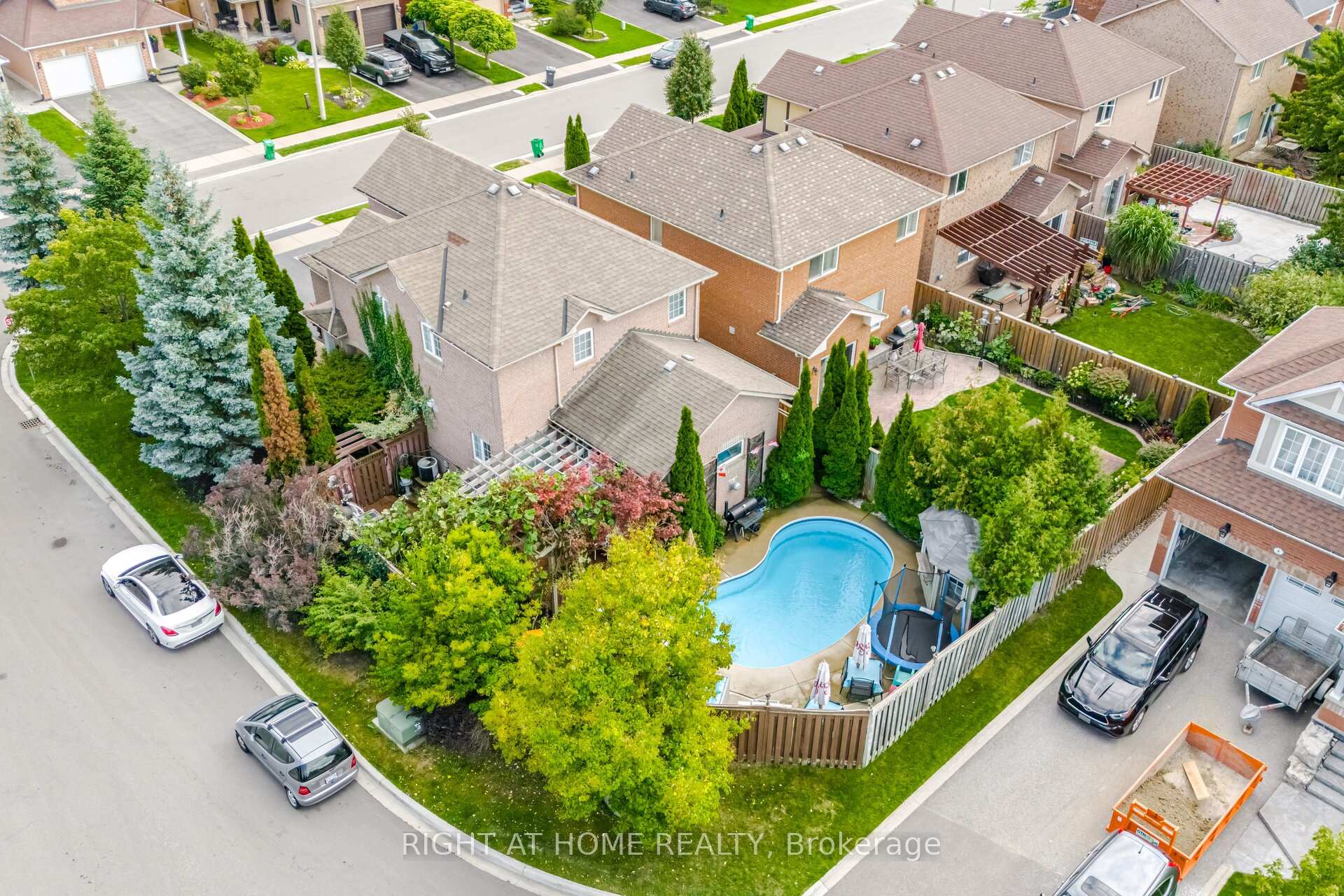 Photo 49 of 2 Melrose Gardens, Brampton, Snelgrove — HOMEH