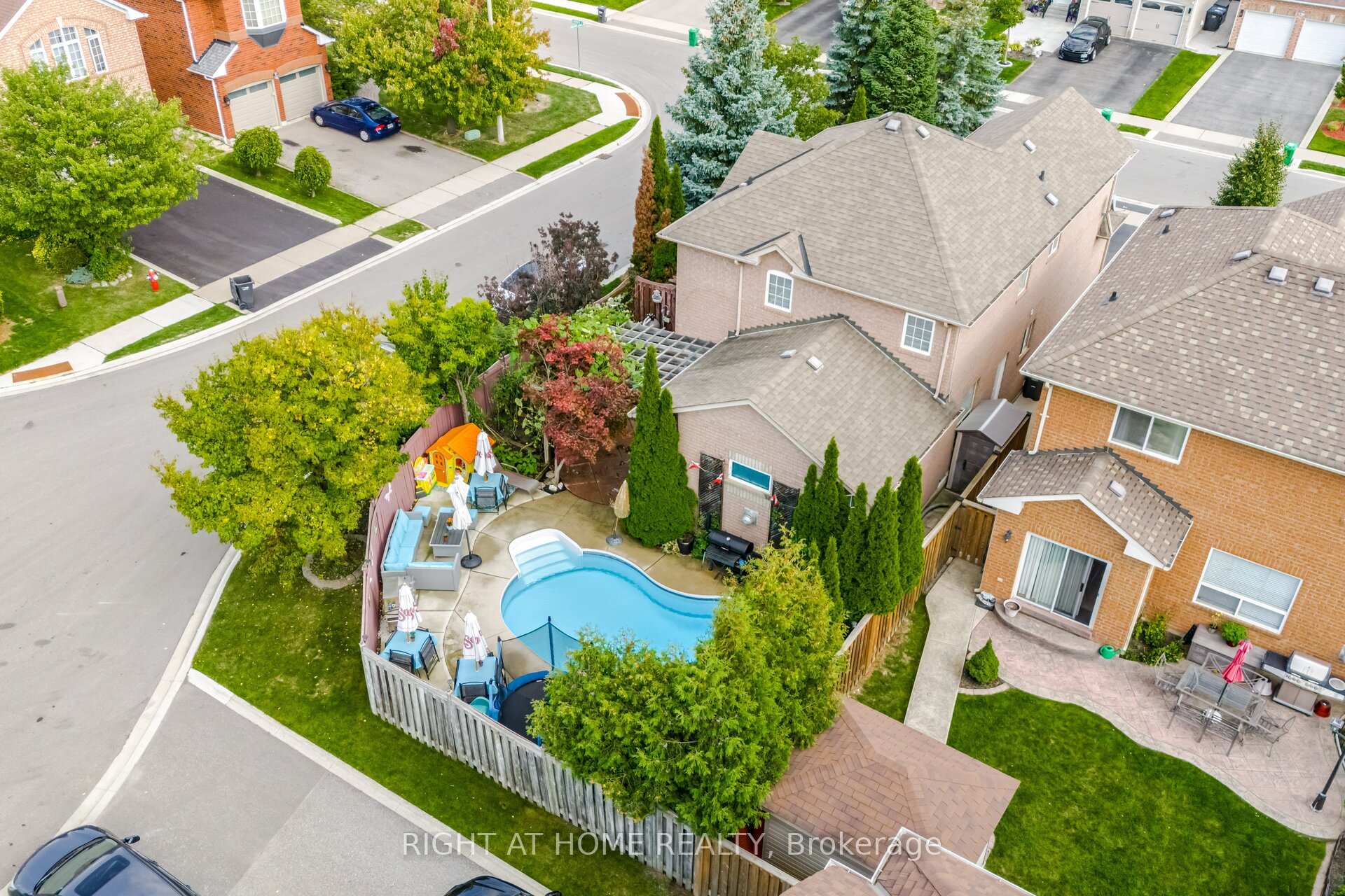 Photo 50 of 2 Melrose Gardens, Brampton, Snelgrove — HOMEH