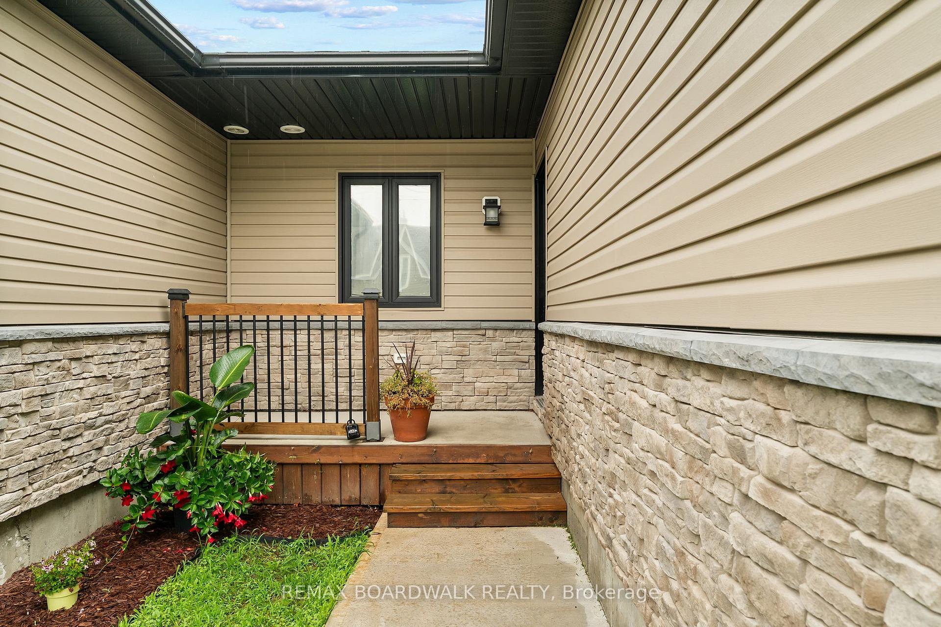 Photo 2 of Unit B, 32 David Street, Edwardsburgh/Cardinal, Edwardsburgh/Cardinal Twp — HOMEH