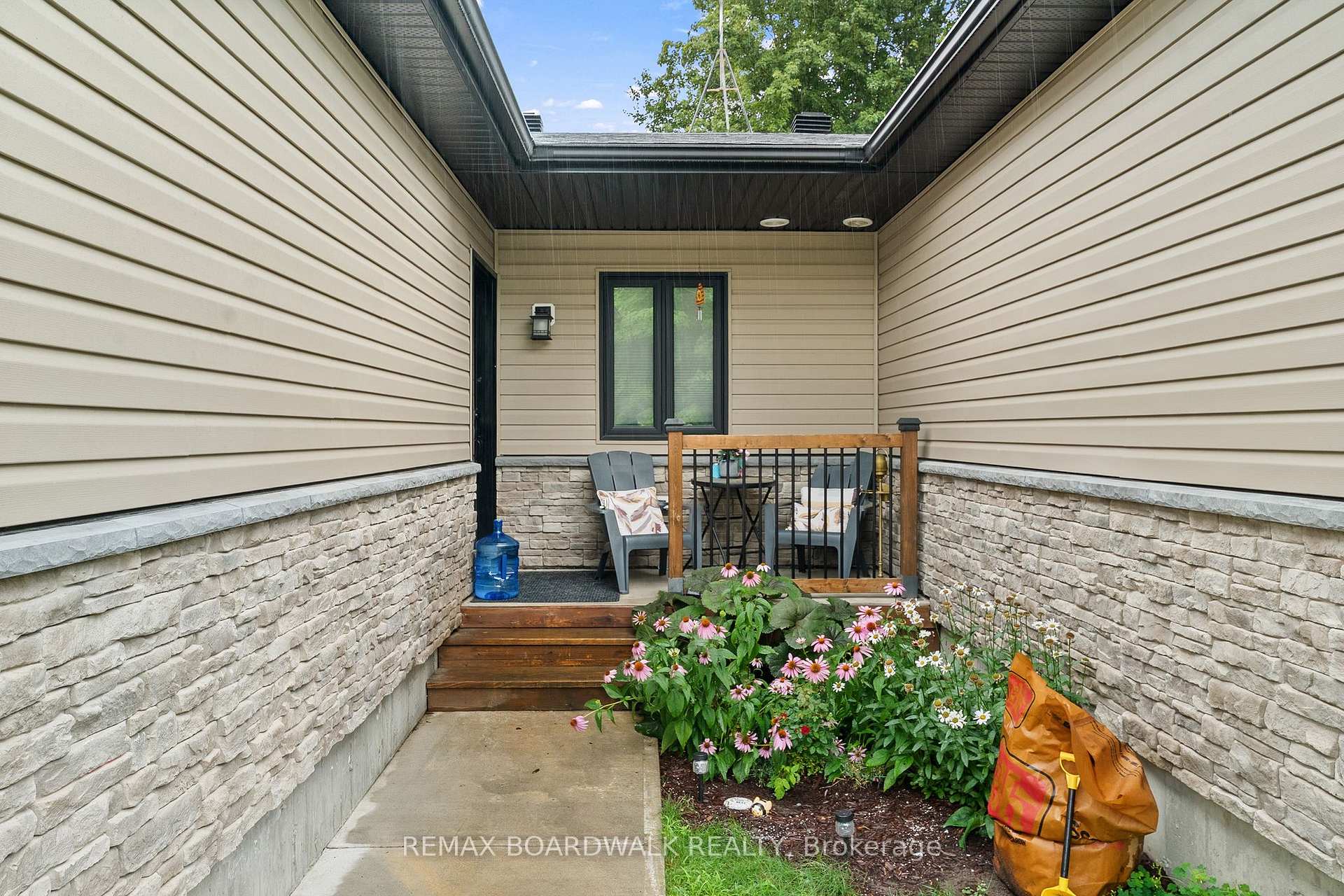 Photo 3 of Unit C, 32 David Street, Edwardsburgh/Cardinal, Edwardsburgh/Cardinal Twp — HOMEH