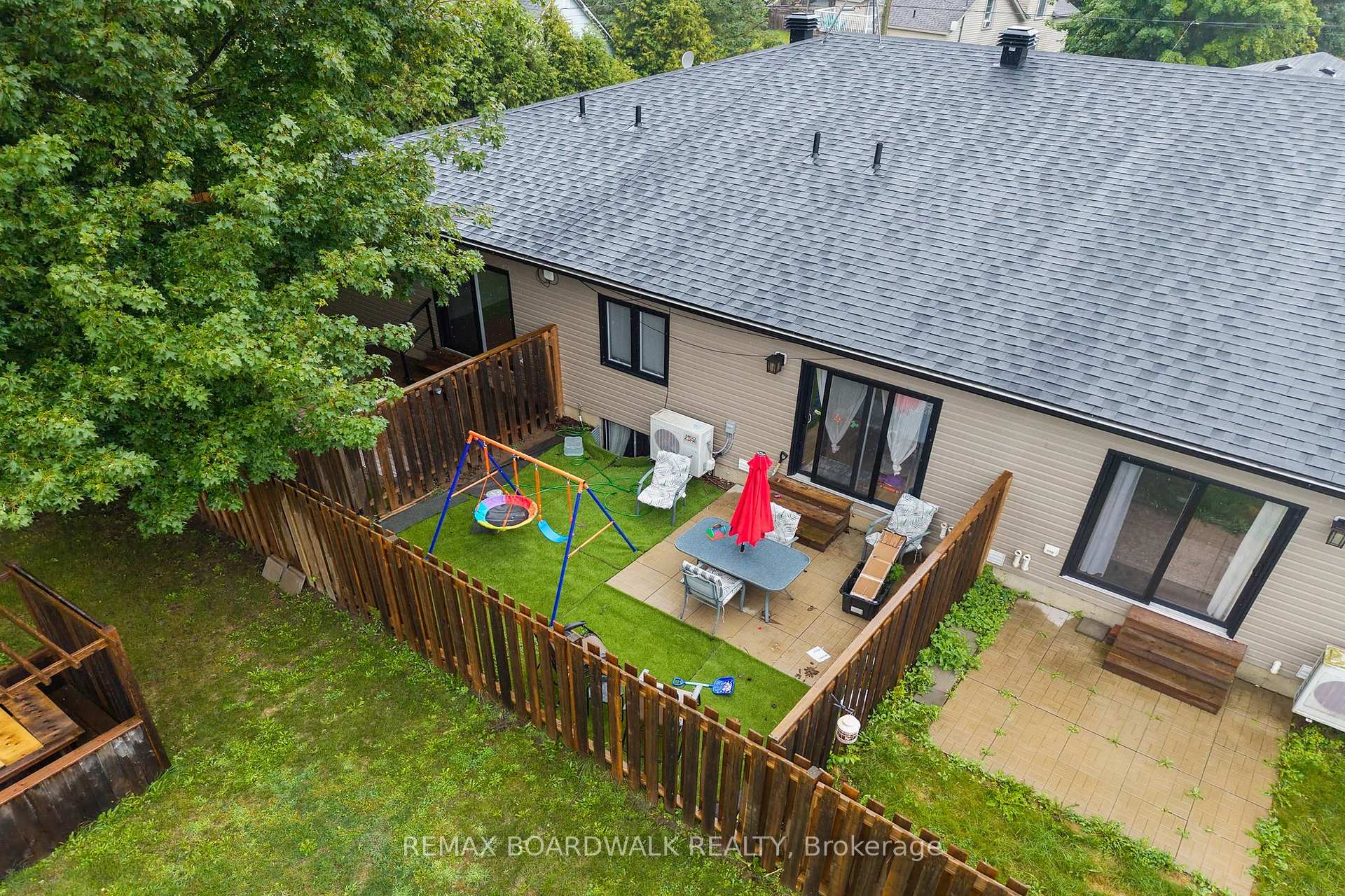 Photo 4 of Unit C, 32 David Street, Edwardsburgh/Cardinal, Edwardsburgh/Cardinal Twp — HOMEH