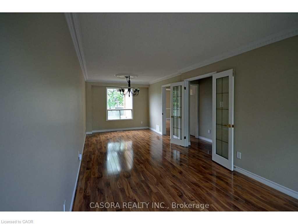 Photo 3 of 2461 Headon Forest Drive, Burlington, Headon — HOMEH