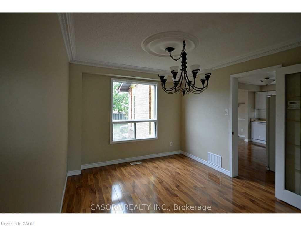 Photo 5 of 2461 Headon Forest Drive, Burlington, Headon — HOMEH