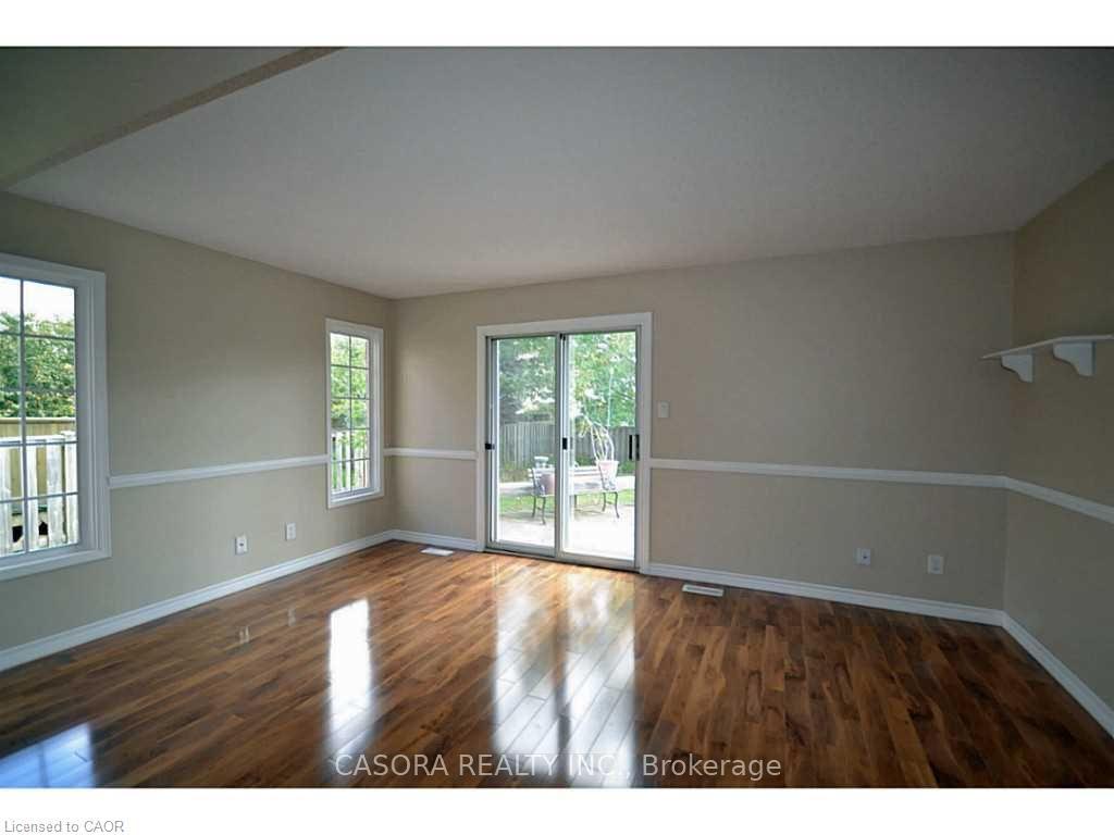 Photo 7 of 2461 Headon Forest Drive, Burlington, Headon — HOMEH