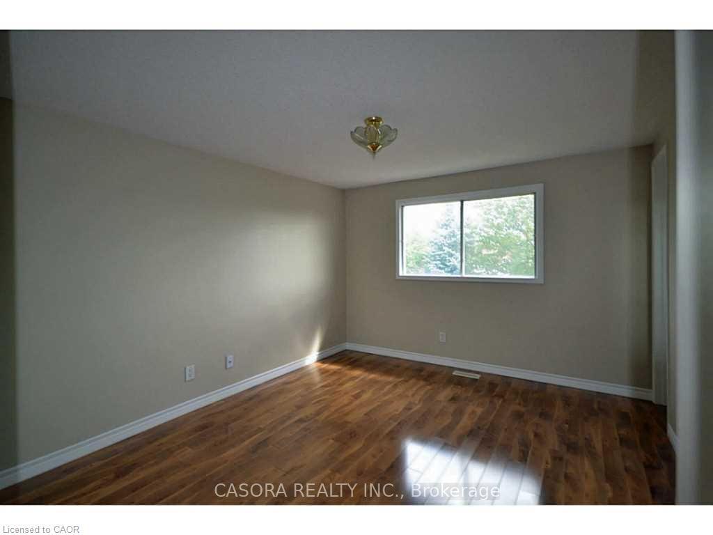 Photo 9 of 2461 Headon Forest Drive, Burlington, Headon — HOMEH