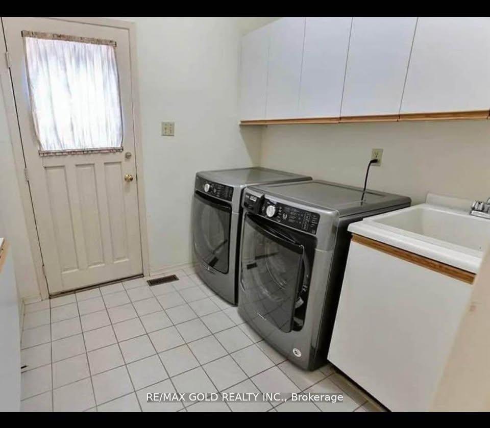 Photo 8 of 36 Windmill Boulevard, Brampton, Fletcher's Creek South — HOMEH