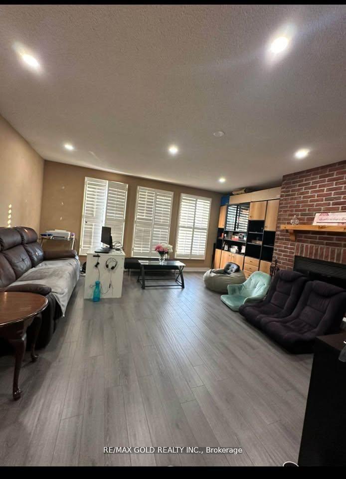 Photo 10 of 36 Windmill Boulevard, Brampton, Fletcher's Creek South — HOMEH