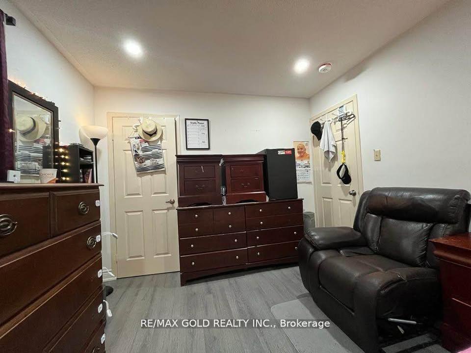 Photo 16 of 36 Windmill Boulevard, Brampton, Fletcher's Creek South — HOMEH