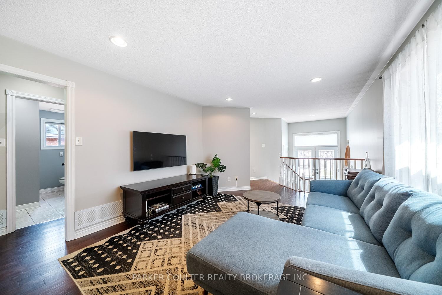Photo 4 of 216 Mapleton Avenue, Barrie, Holly — HOMEH