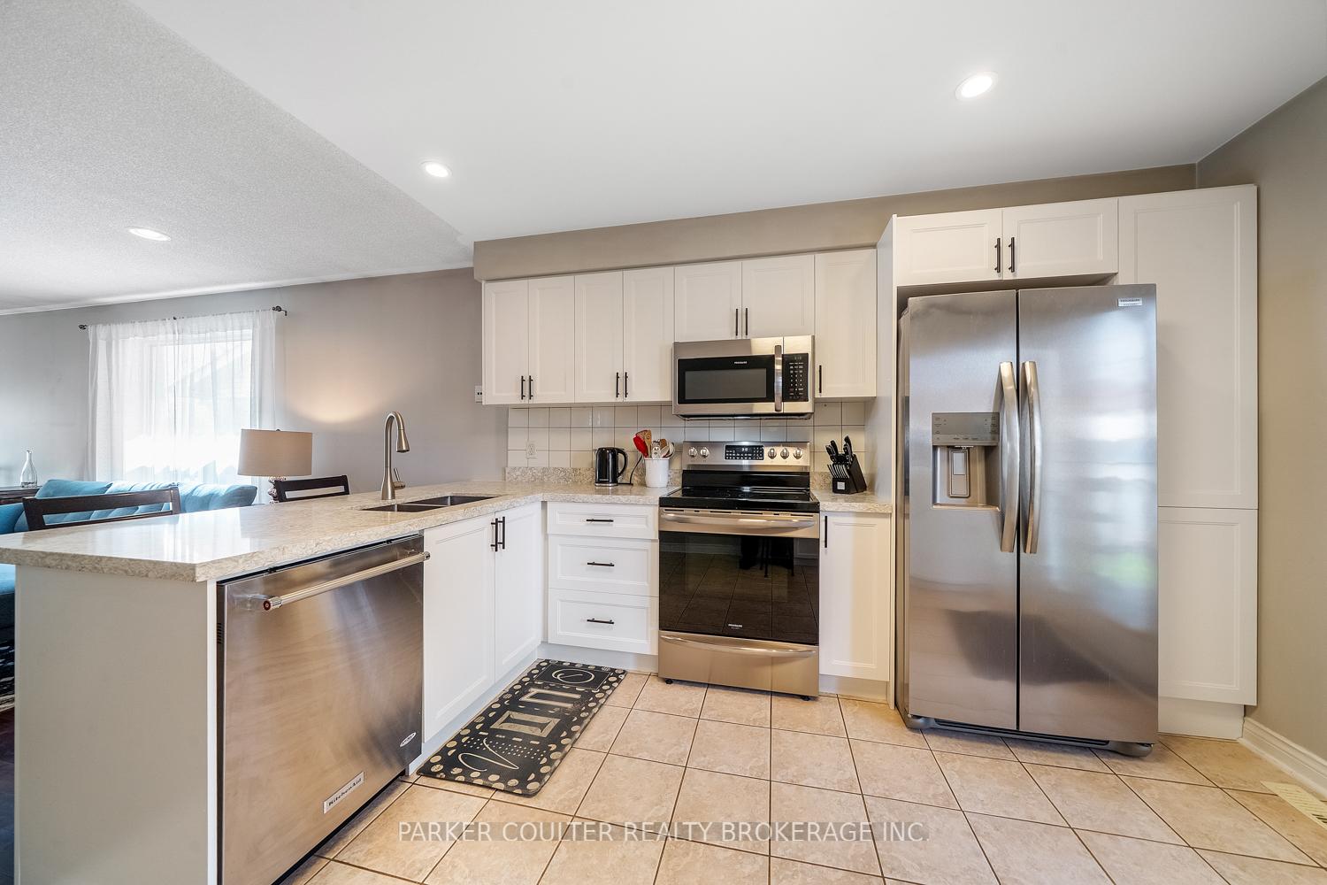Photo 11 of 216 Mapleton Avenue, Barrie, Holly — HOMEH