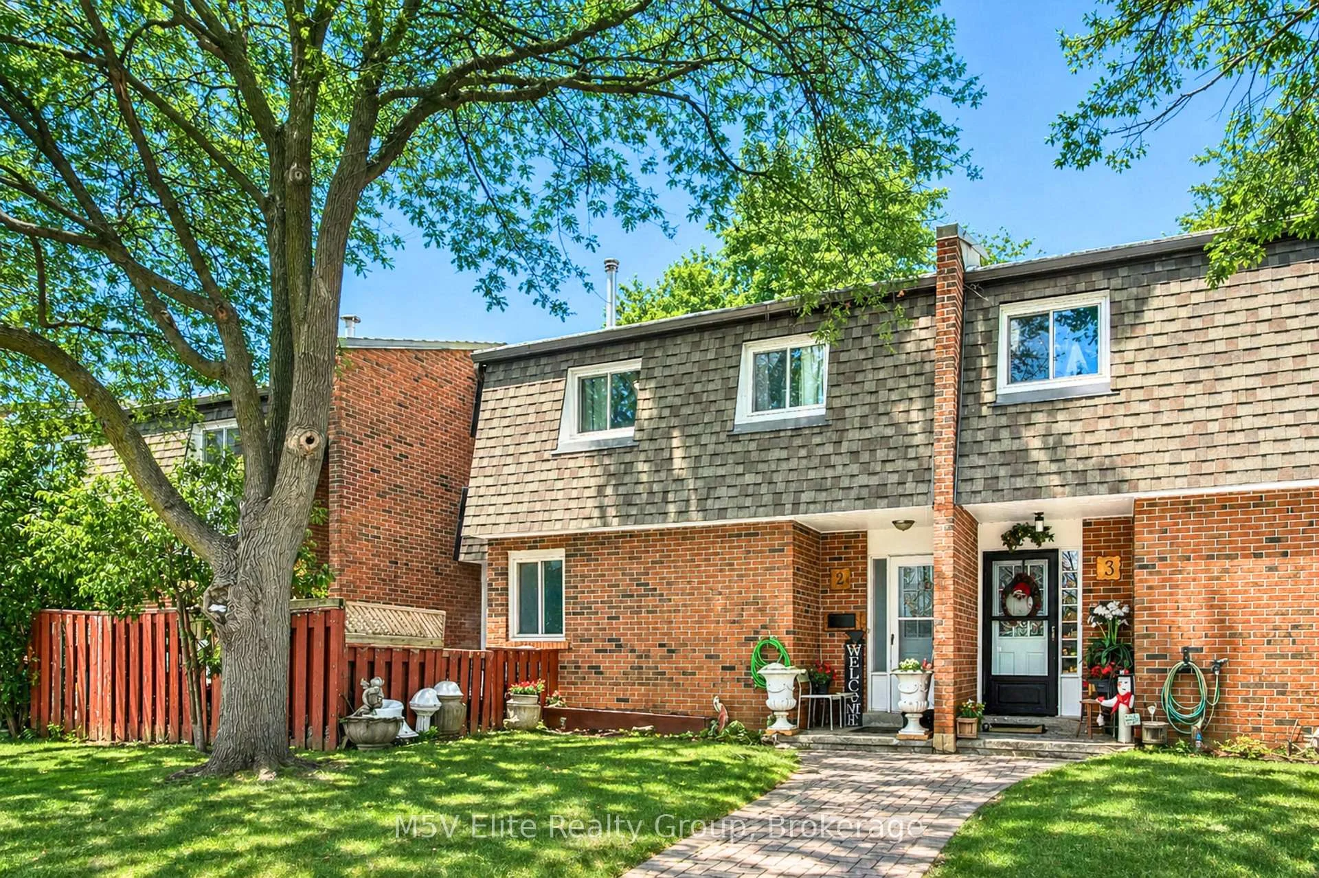 Photo 4 of Unit 2, 105 Dovedale Drive, Whitby, Downtown Whitby — HOMEH