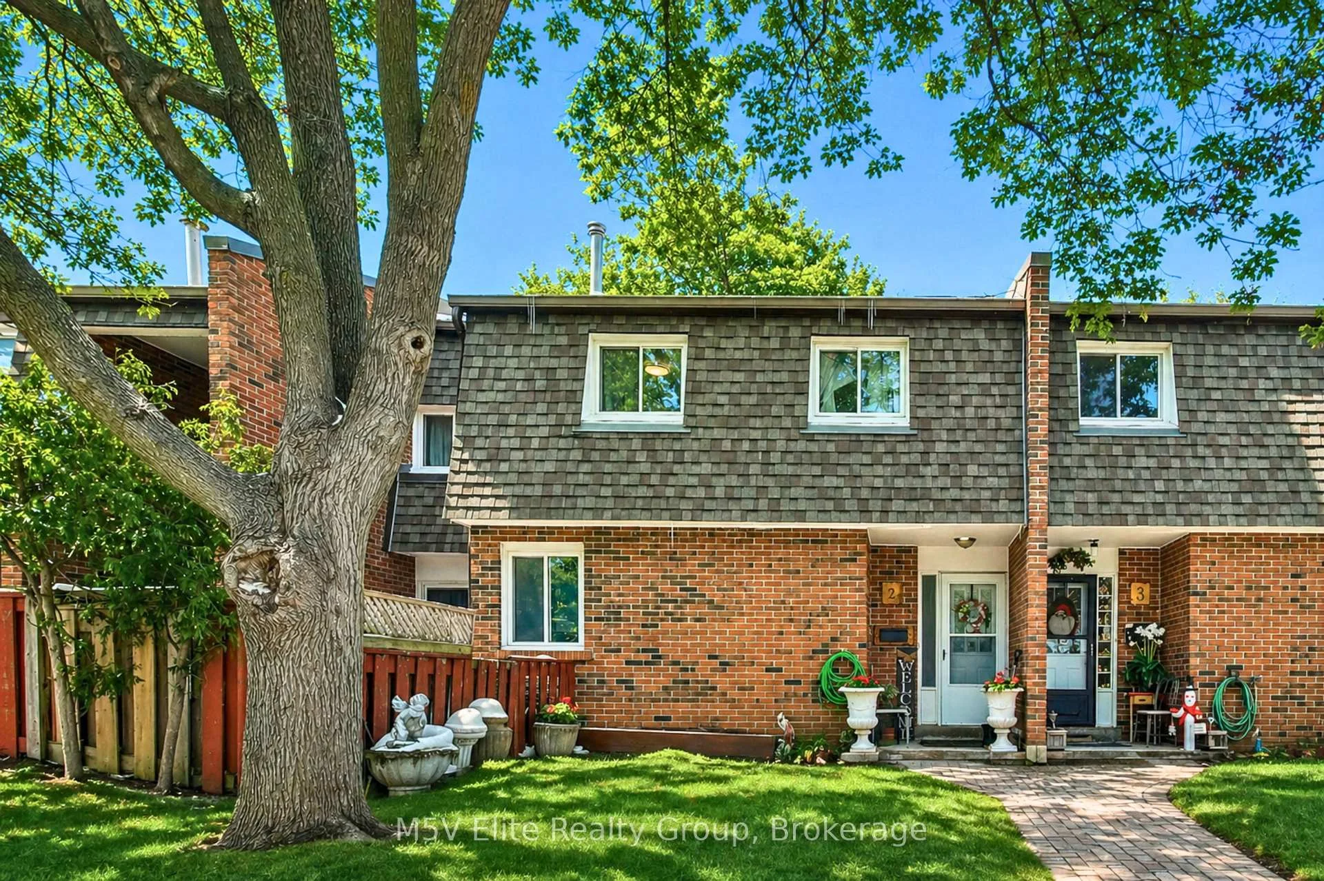 Photo 6 of Unit 2, 105 Dovedale Drive, Whitby, Downtown Whitby — HOMEH