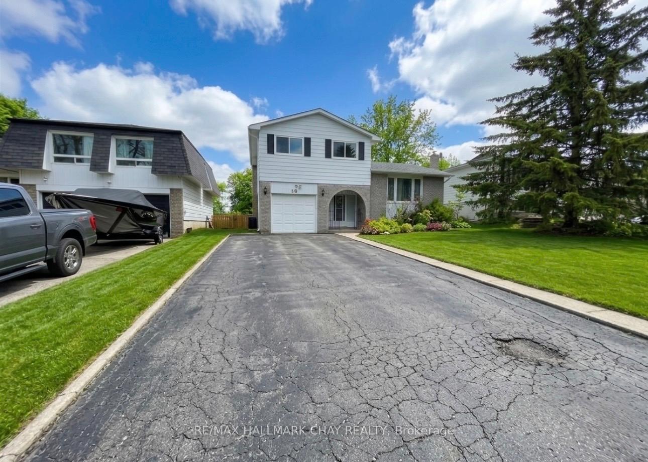 Photo 2 of 19 Carol Road, Barrie, Allandale Heights — HOMEH