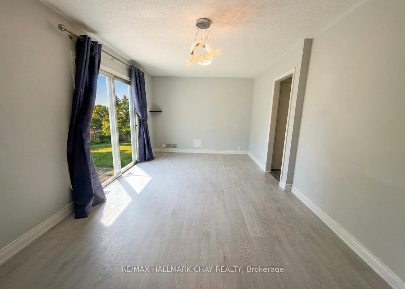 Photo 8 of 19 Carol Road, Barrie, Allandale Heights — HOMEH