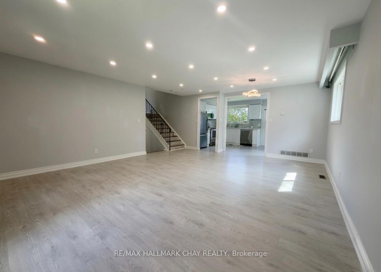 Photo 13 of 19 Carol Road, Barrie, Allandale Heights — HOMEH