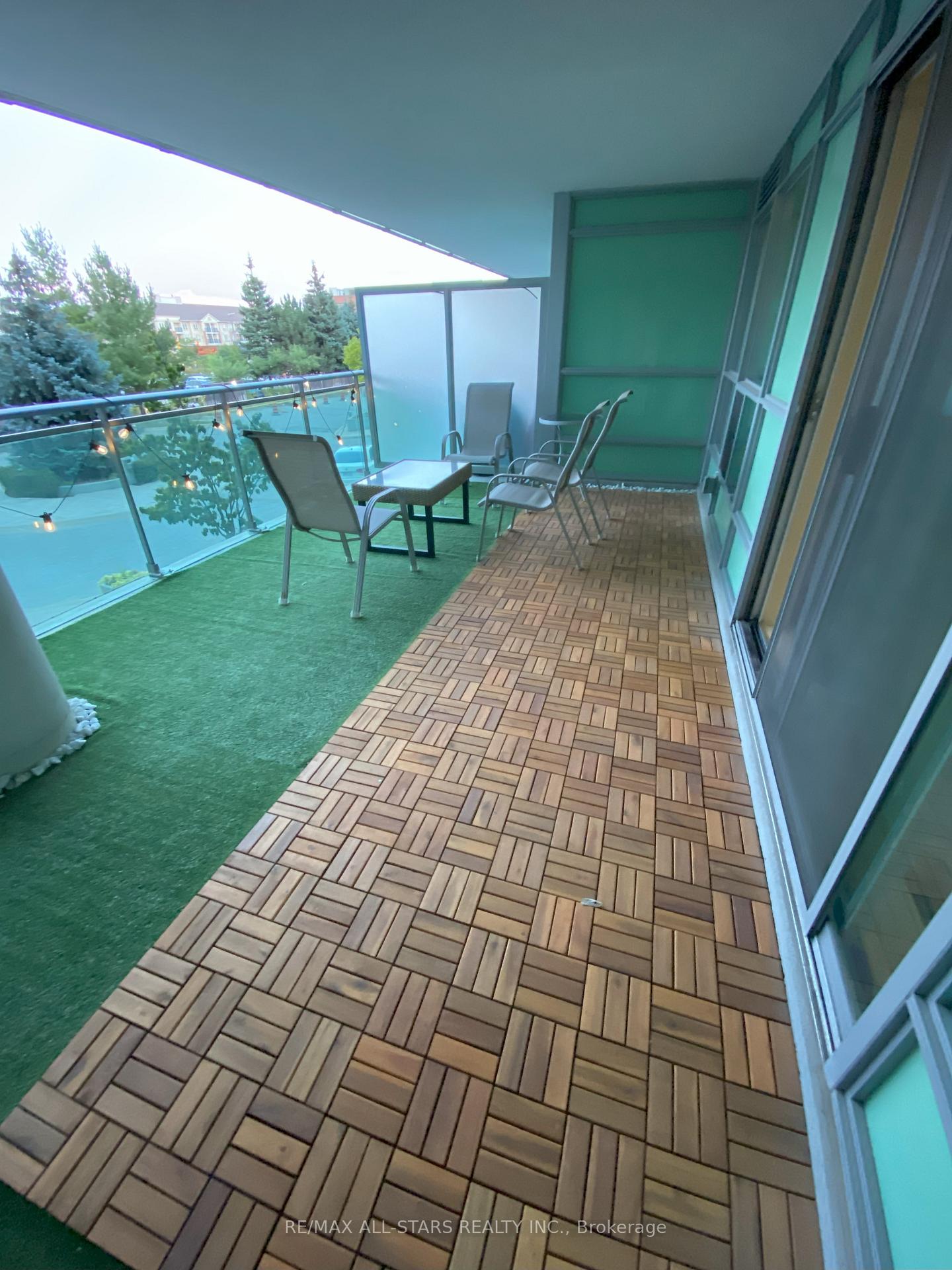 Photo 5 of Unit 201, 60 Fairfax Crescent, Scarborough, Clairlea-Birchmount — HOMEH