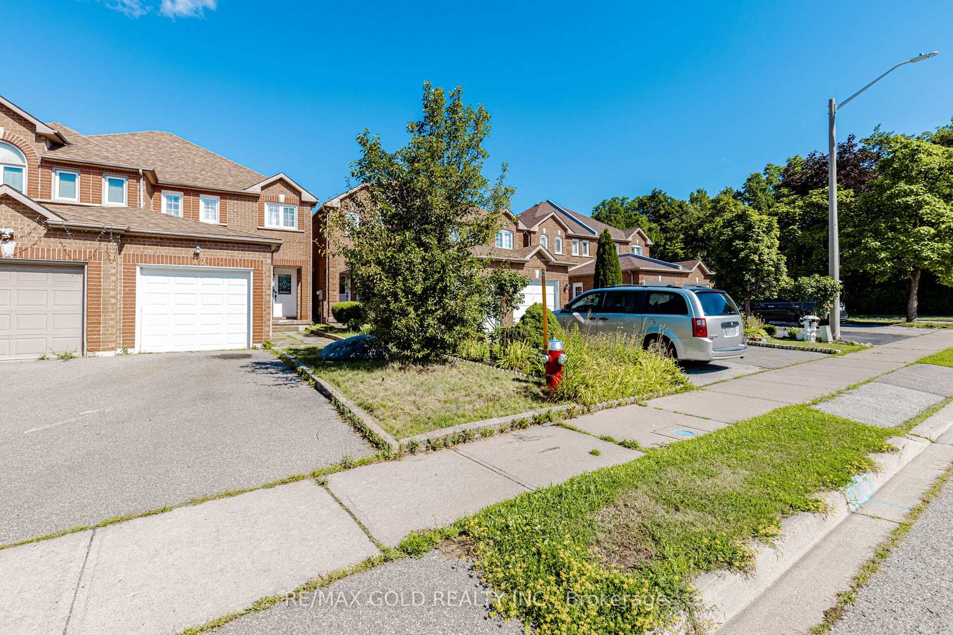 Photo 2 of 12 Mccleave Crescent, Brampton, Fletcher's West — HOMEH