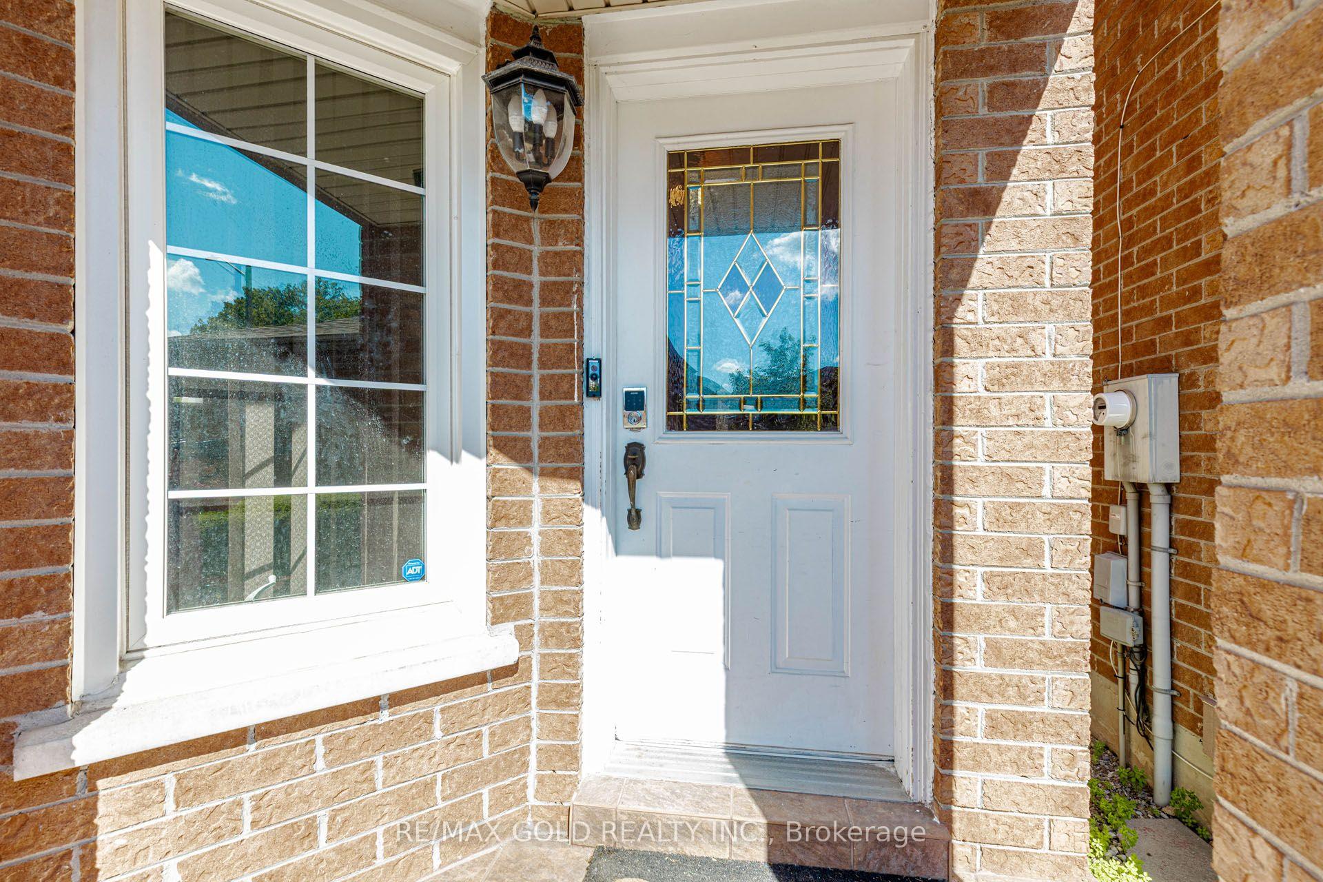 Photo 3 of 12 Mccleave Crescent, Brampton, Fletcher's West — HOMEH
