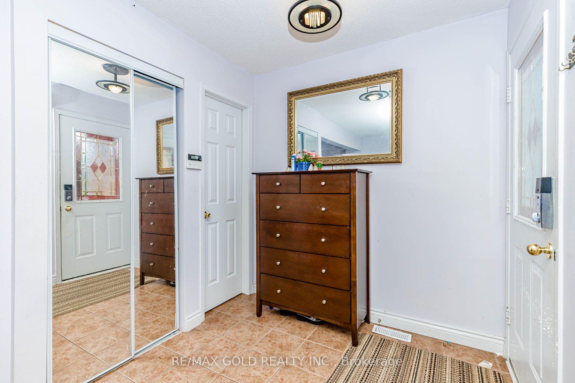 Photo 5 of 12 Mccleave Crescent, Brampton, Fletcher's West — HOMEH