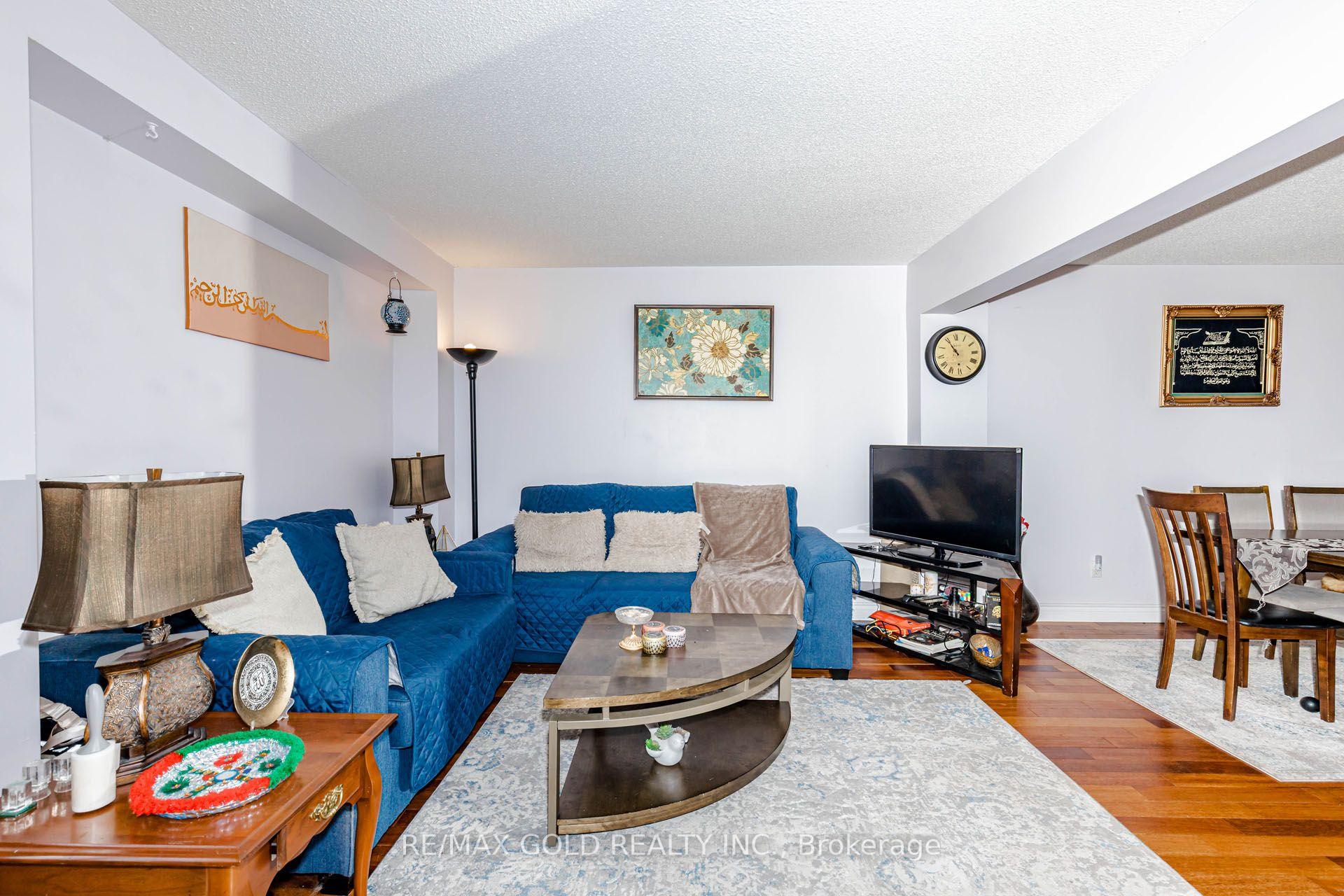 Photo 6 of 12 Mccleave Crescent, Brampton, Fletcher's West — HOMEH