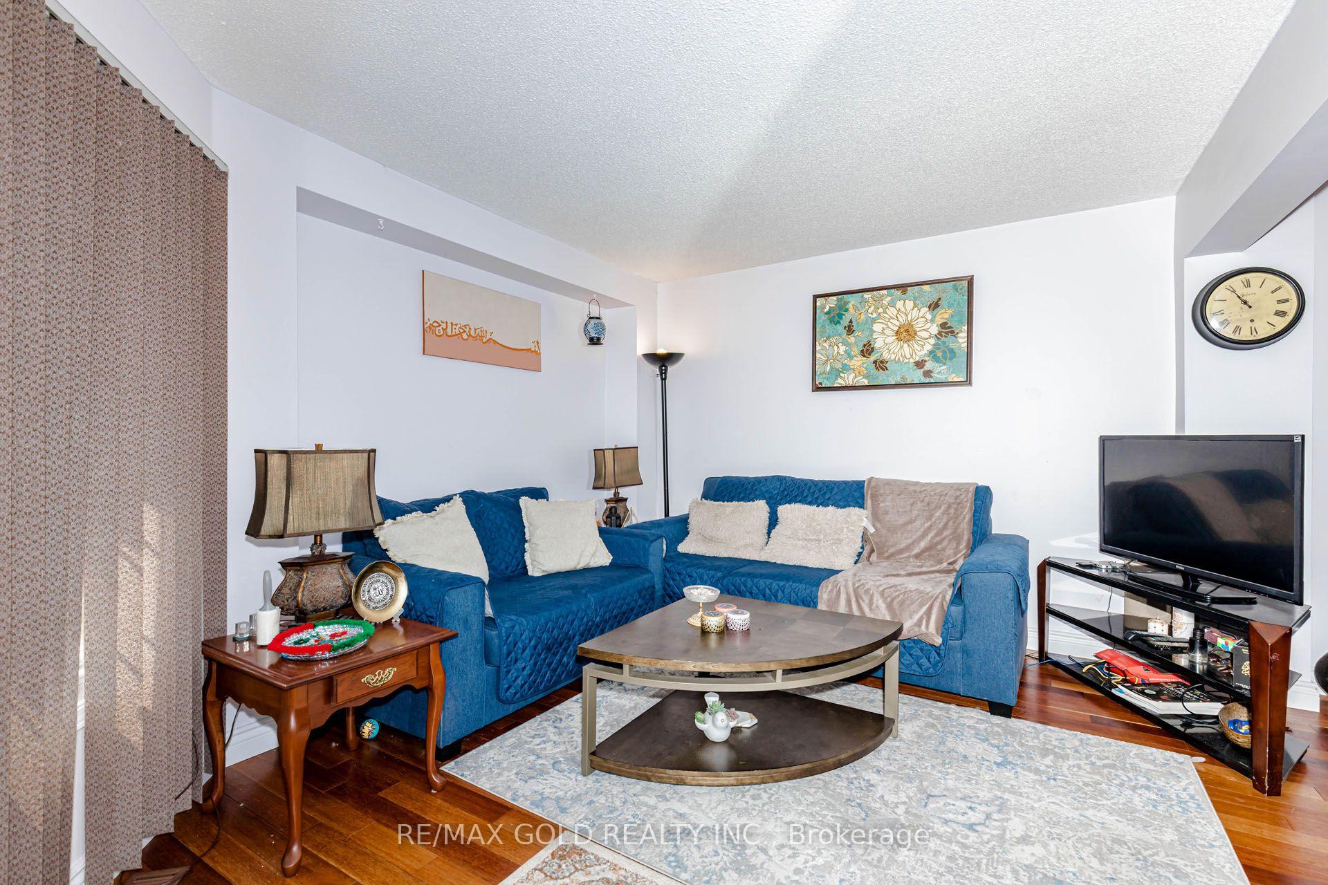 Photo 7 of 12 Mccleave Crescent, Brampton, Fletcher's West — HOMEH