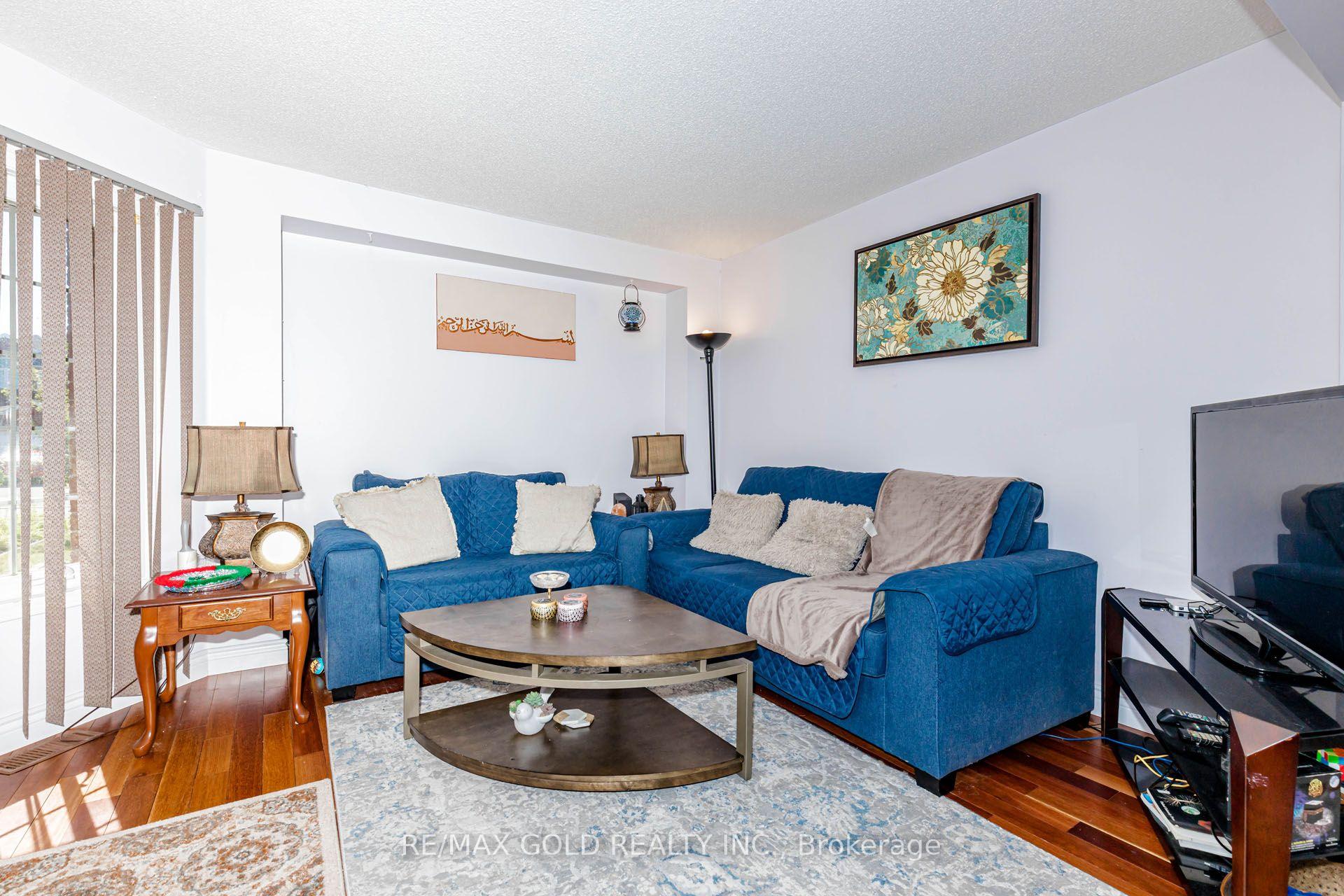 Photo 8 of 12 Mccleave Crescent, Brampton, Fletcher's West — HOMEH