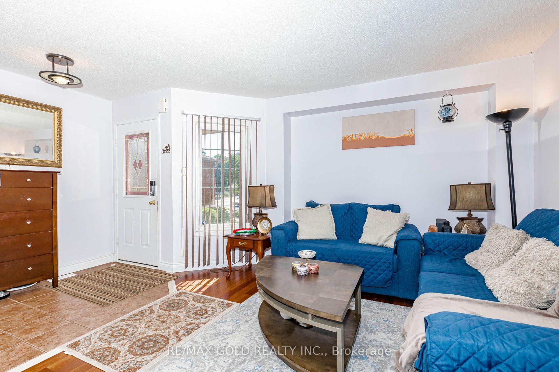 Photo 9 of 12 Mccleave Crescent, Brampton, Fletcher's West — HOMEH