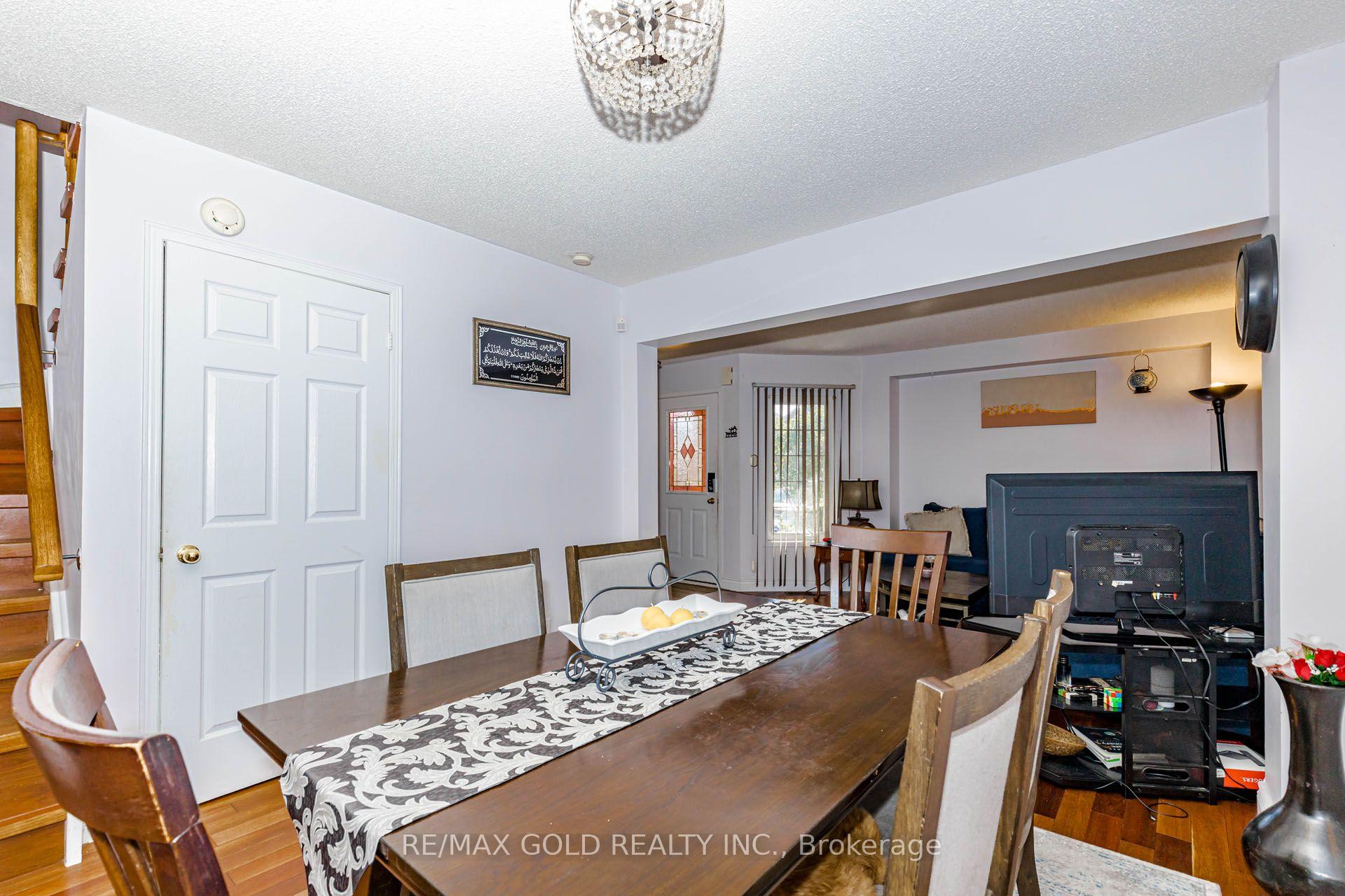 Photo 14 of 12 Mccleave Crescent, Brampton, Fletcher's West — HOMEH