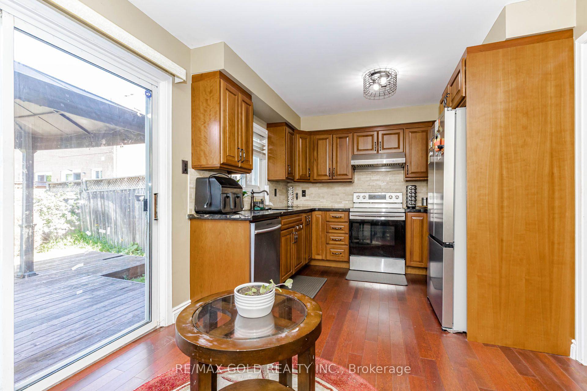 Photo 23 of 12 Mccleave Crescent, Brampton, Fletcher's West — HOMEH