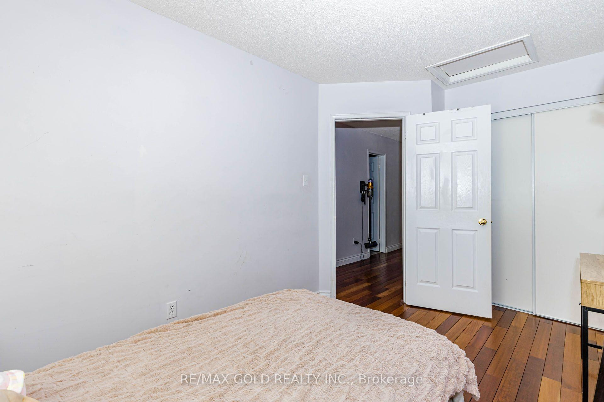 Photo 30 of 12 Mccleave Crescent, Brampton, Fletcher's West — HOMEH