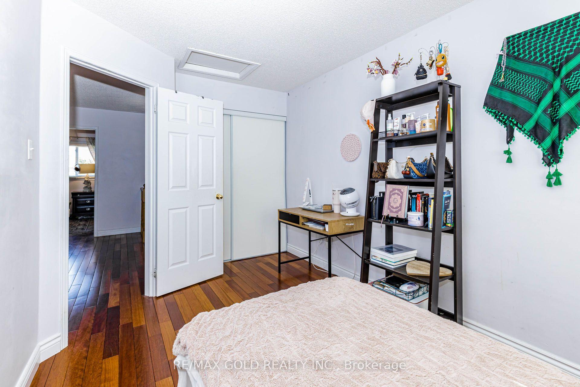 Photo 31 of 12 Mccleave Crescent, Brampton, Fletcher's West — HOMEH