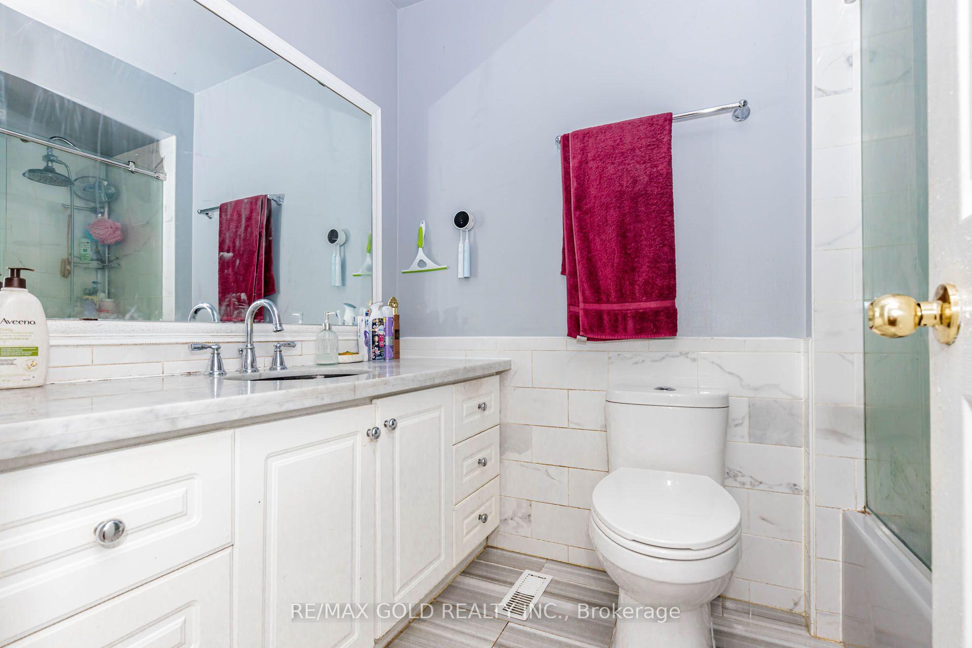 Photo 32 of 12 Mccleave Crescent, Brampton, Fletcher's West — HOMEH