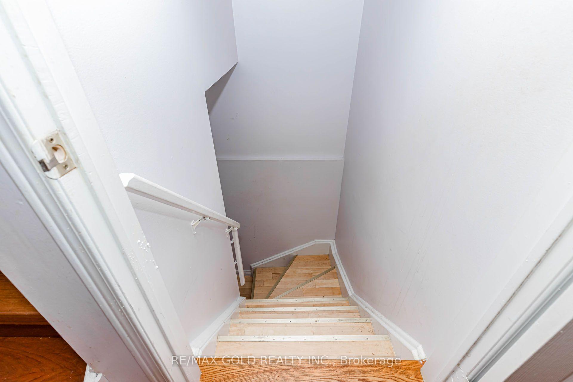Photo 35 of 12 Mccleave Crescent, Brampton, Fletcher's West — HOMEH
