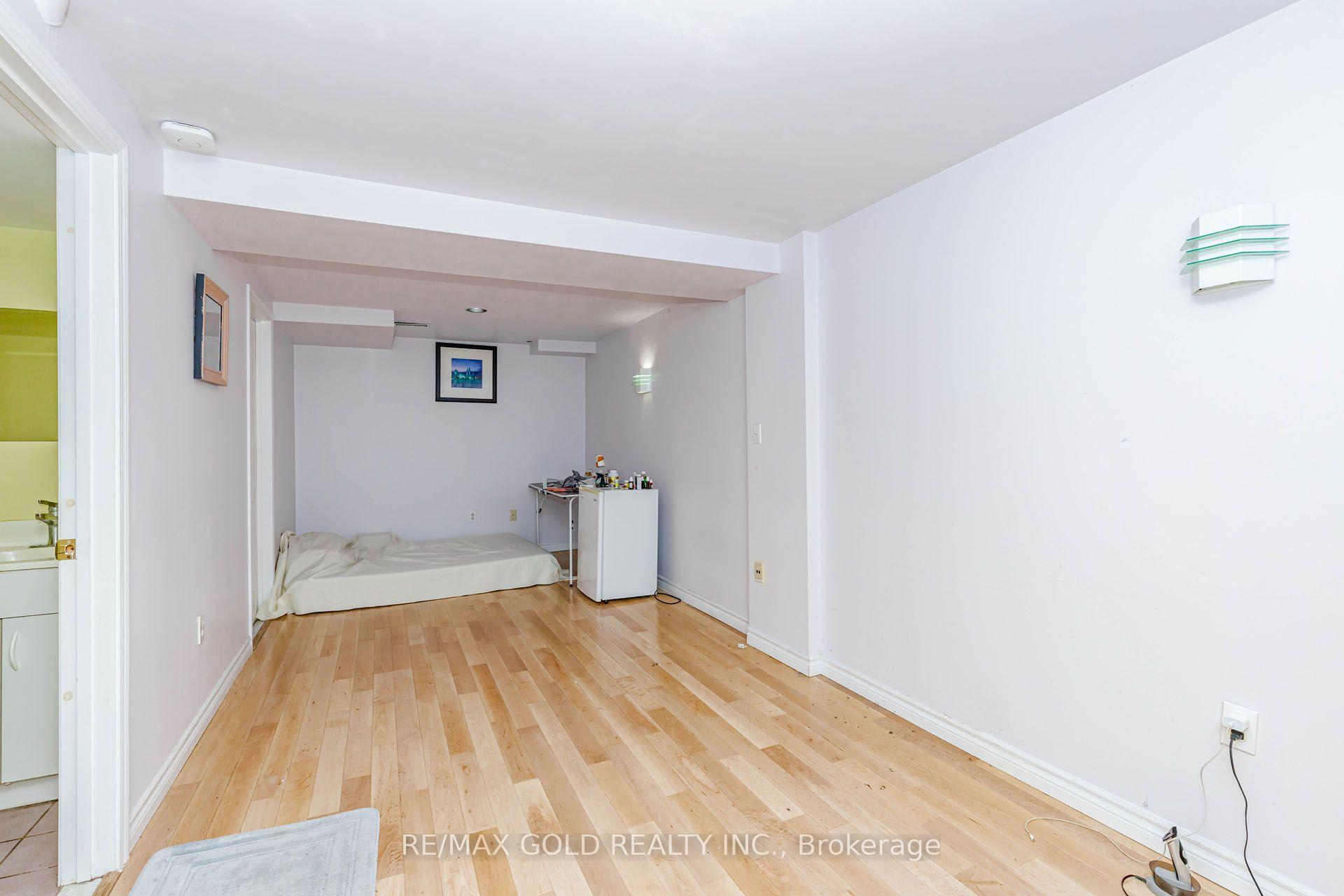 Photo 36 of 12 Mccleave Crescent, Brampton, Fletcher's West — HOMEH