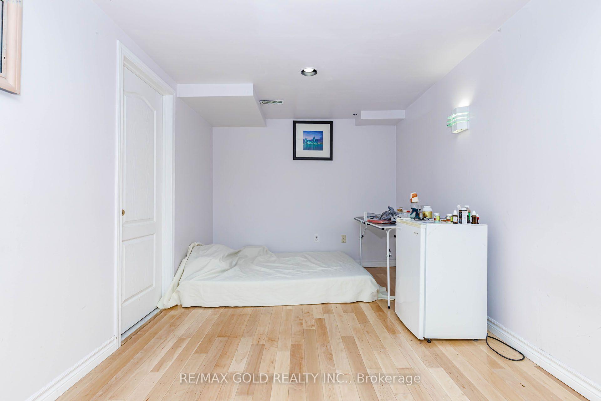 Photo 37 of 12 Mccleave Crescent, Brampton, Fletcher's West — HOMEH