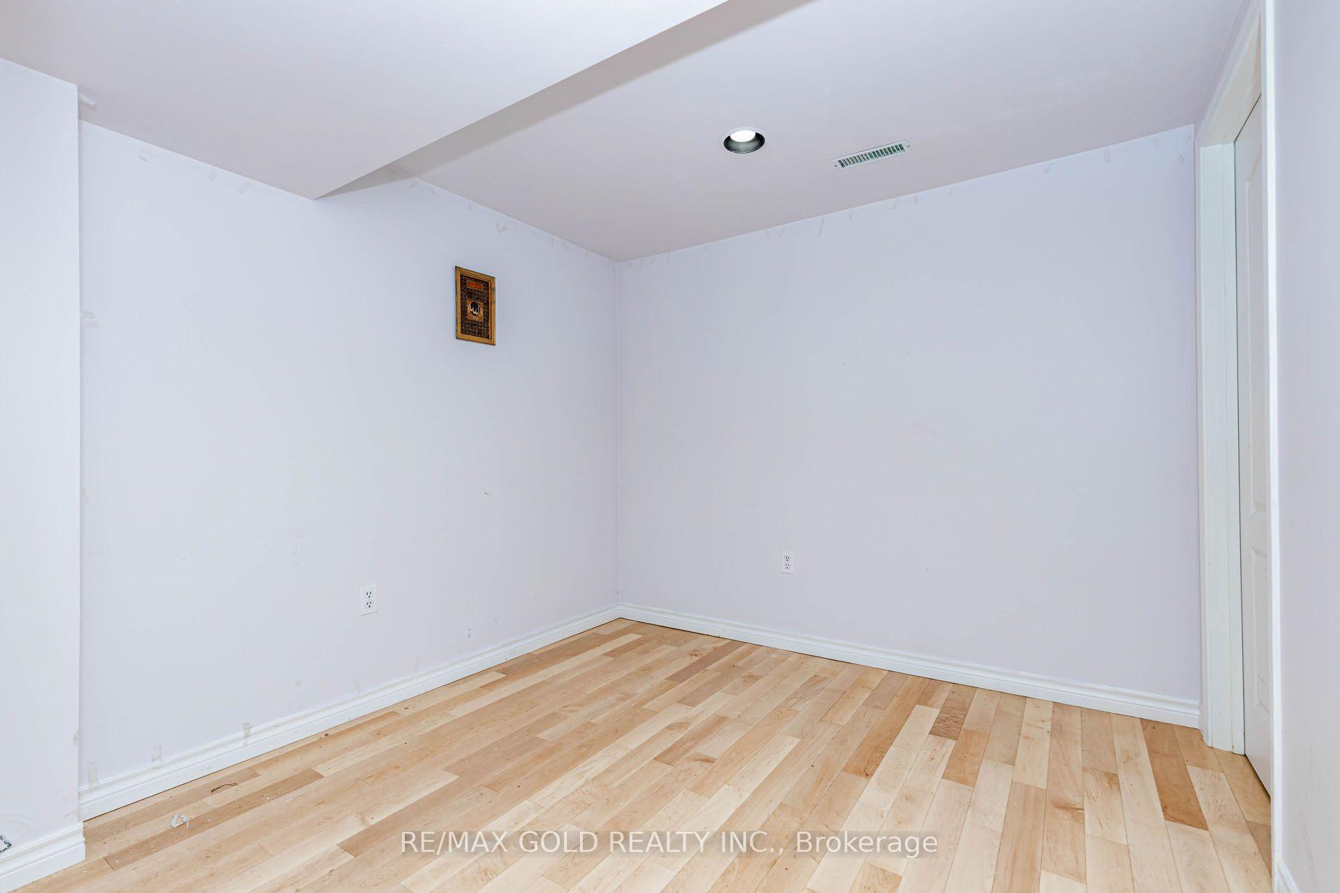 Photo 40 of 12 Mccleave Crescent, Brampton, Fletcher's West — HOMEH