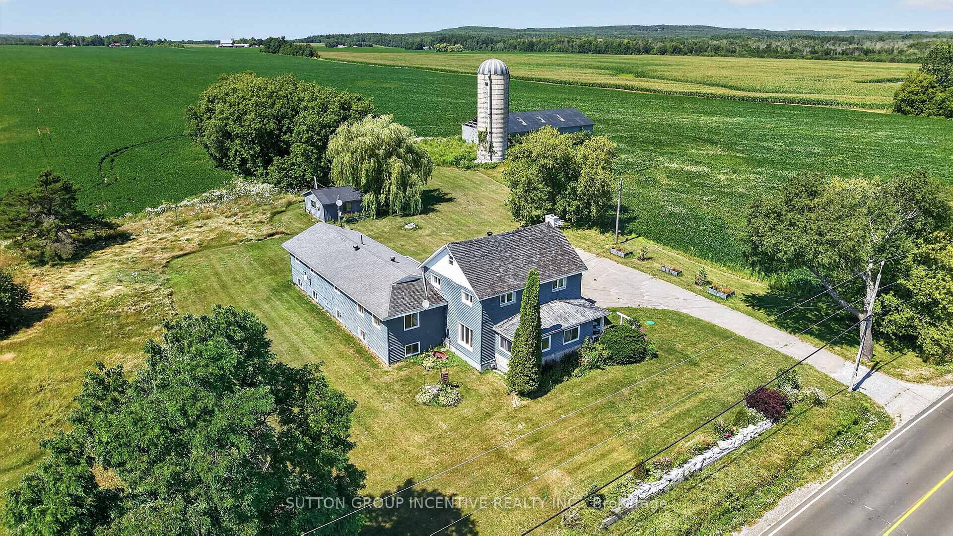Photo 3 of 160 Rue Lafontaine Road W, Tiny, Rural Tiny — HOMEH