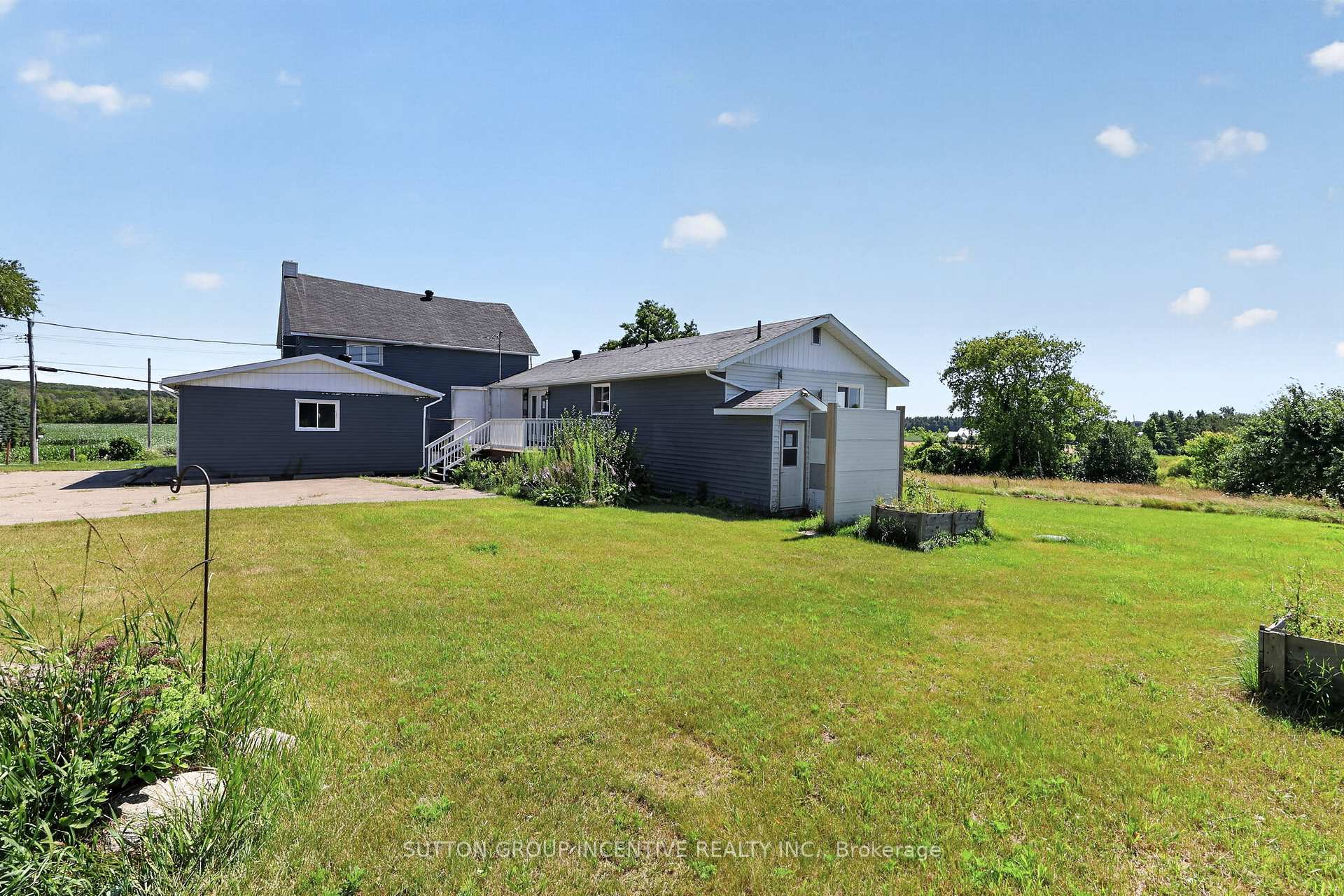 Photo 5 of 160 Rue Lafontaine Road W, Tiny, Rural Tiny — HOMEH
