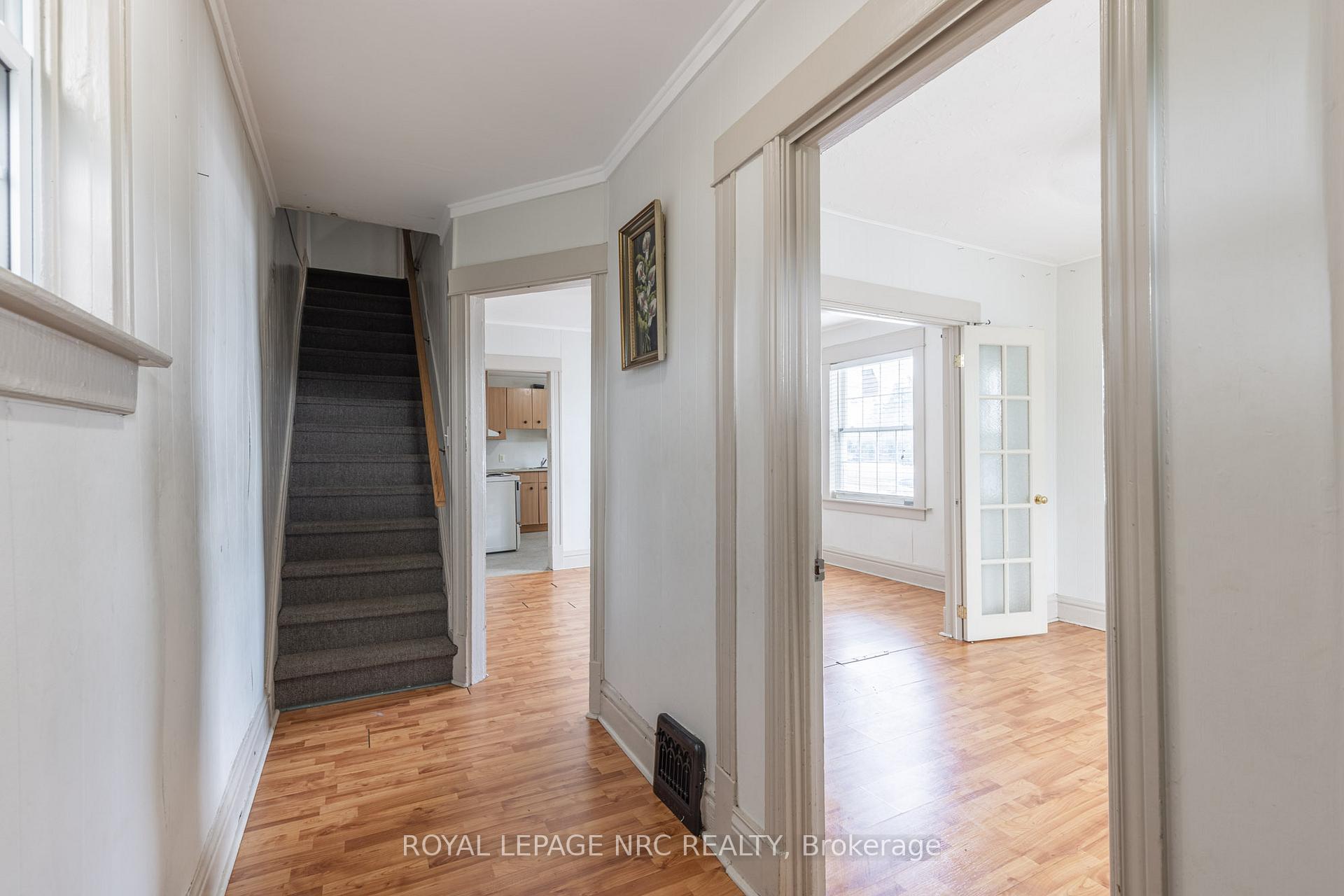Photo 4 of 44 Carlisle Street, St. Catharines, Downtown — HOMEH