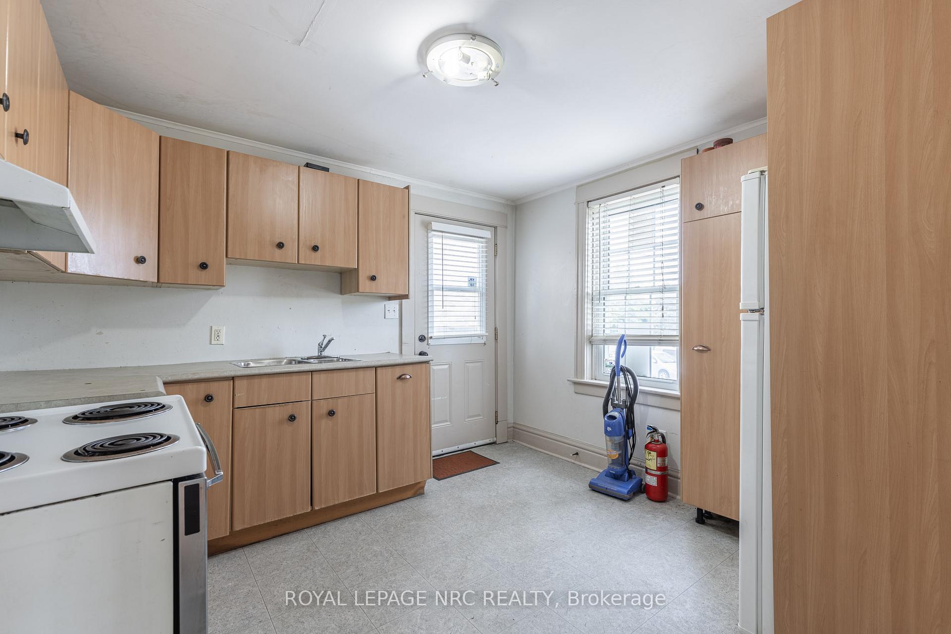 Photo 13 of 44 Carlisle Street, St. Catharines, Downtown — HOMEH