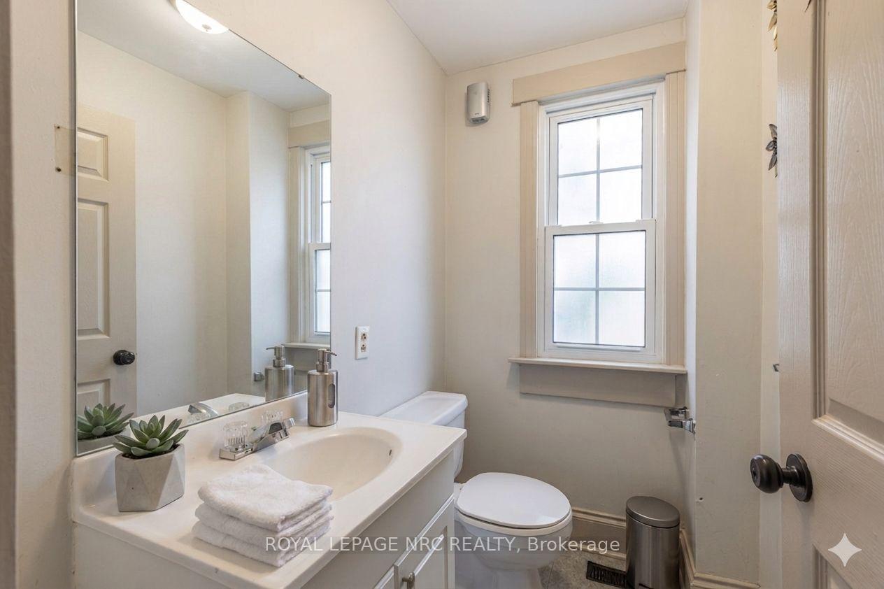 Photo 15 of 44 Carlisle Street, St. Catharines, Downtown — HOMEH