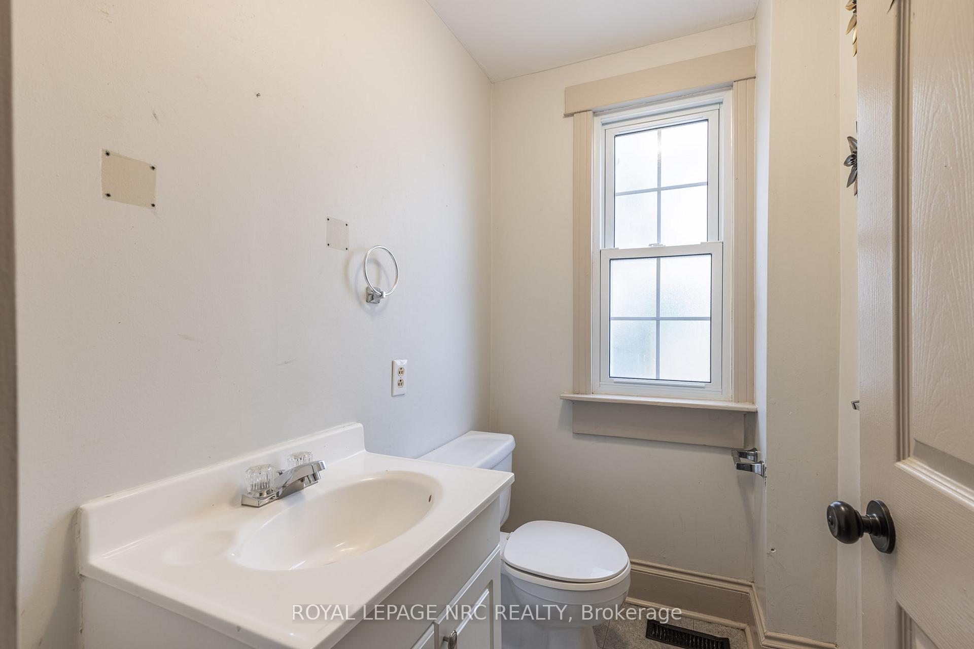 Photo 16 of 44 Carlisle Street, St. Catharines, Downtown — HOMEH
