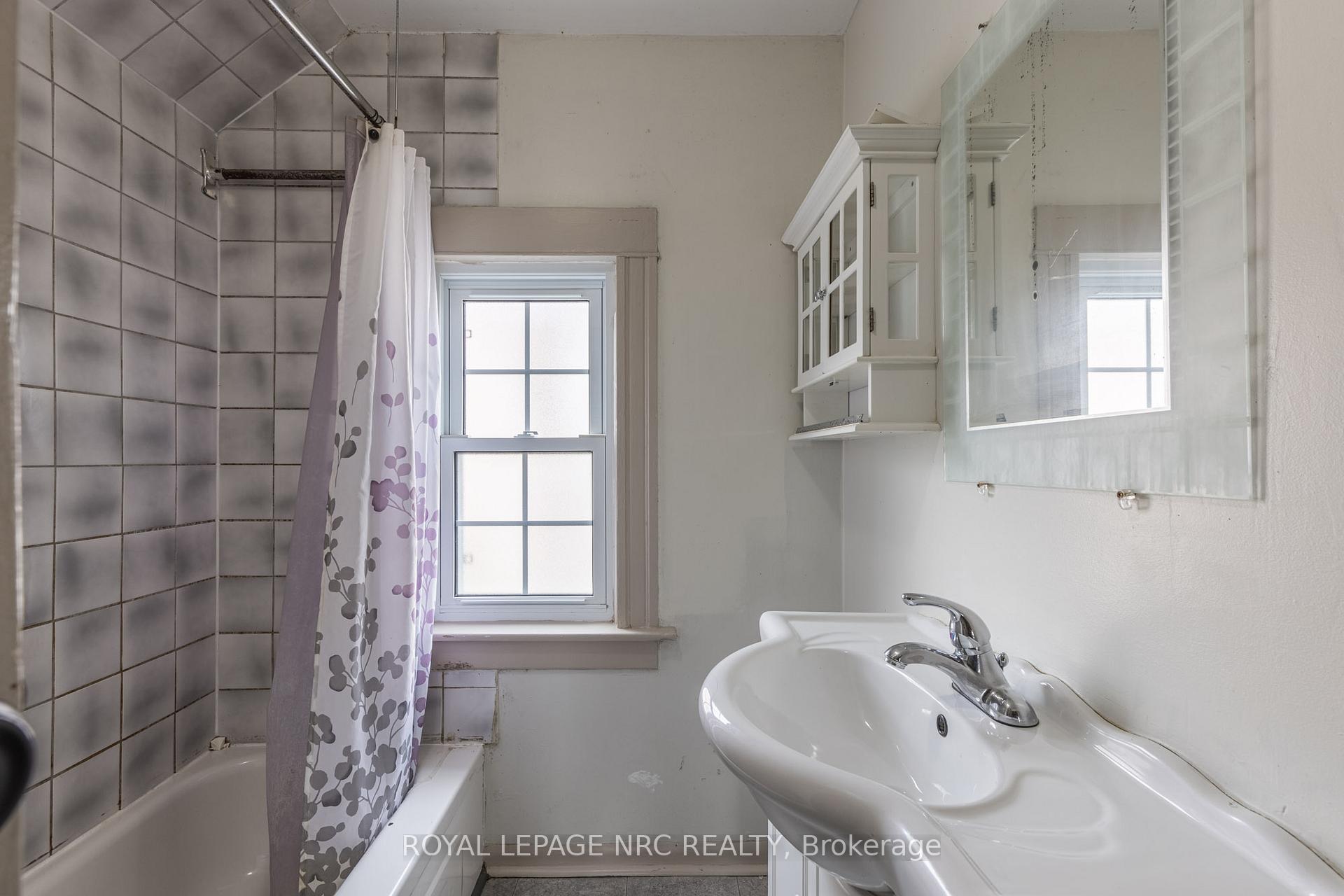 Photo 25 of 44 Carlisle Street, St. Catharines, Downtown — HOMEH