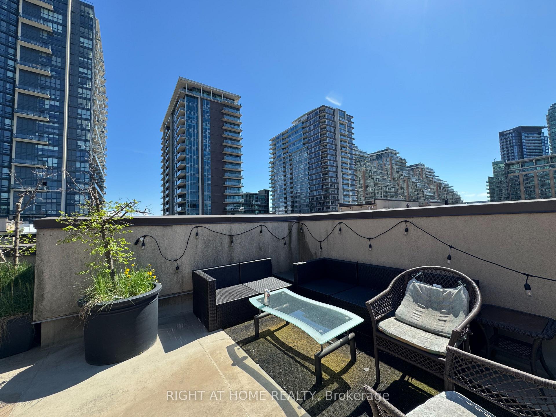 Photo 3 of Unit 425, 34 Western Battery Road, Toronto, Niagara — HOMEH