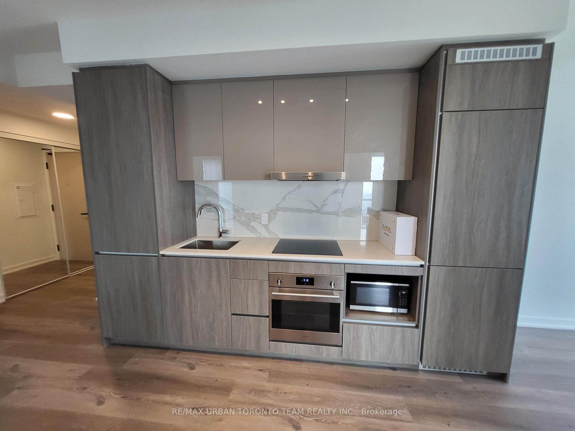 Photo 4 of Unit 1612, 28 Interchange Way, Vaughan, Vaughan Corporate Centre — HOMEH